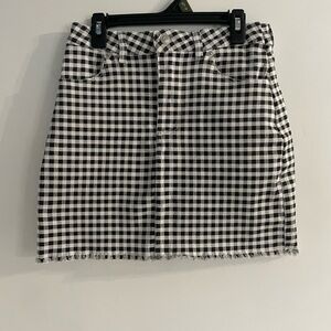 Forever 21 Stylish Black and White Checkered Mini Skirt in size small